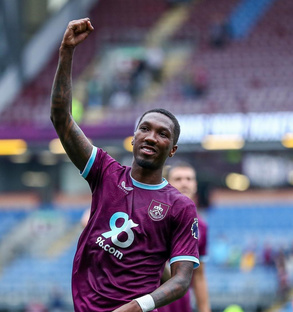 星空体育官网-包含国际比赛日英超焦点战，广州队扳平良机，目标明确，轮换策略成焦点的词条